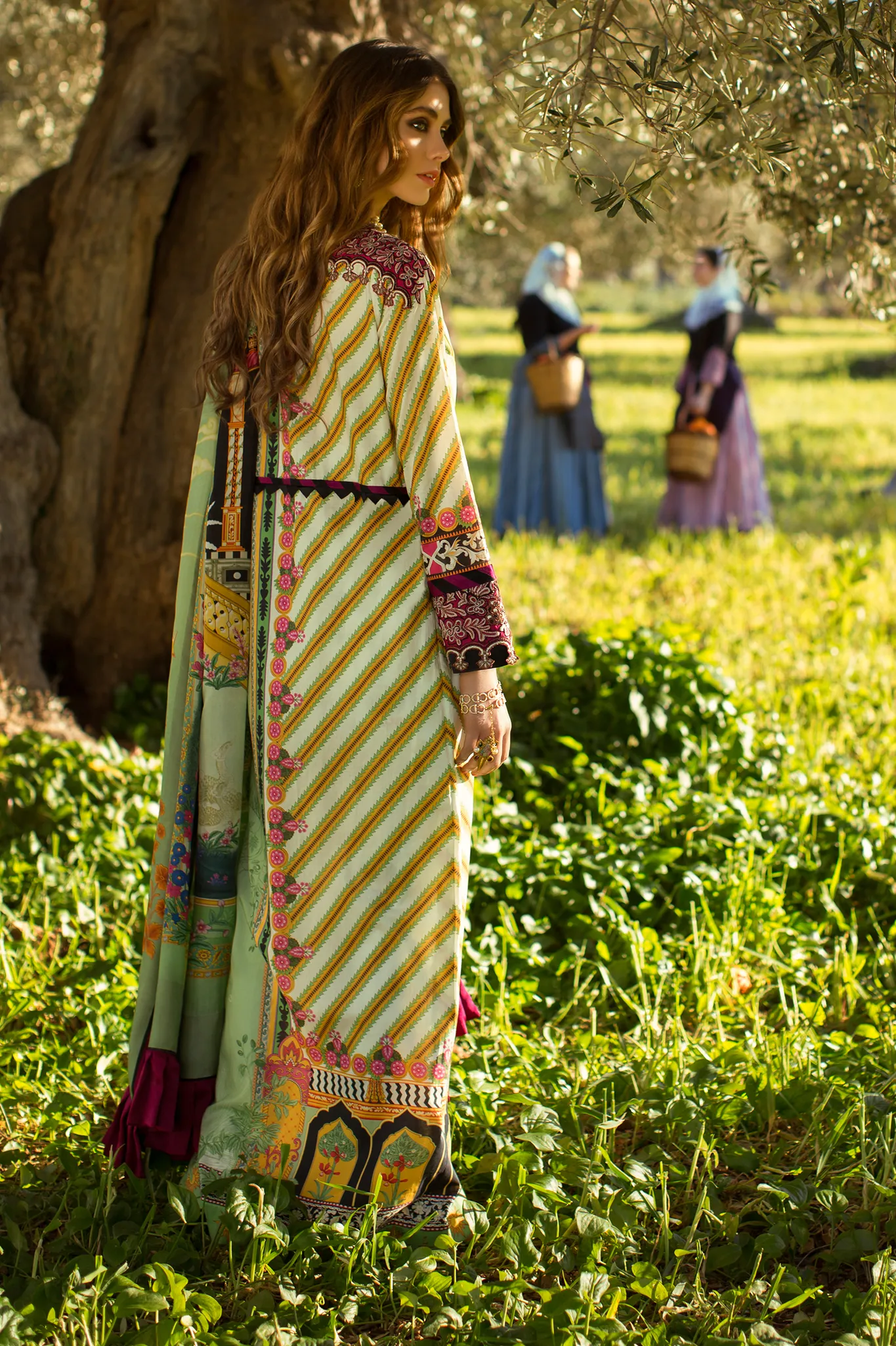 Élan Luxury Lawn Collection 2019 – EL-09 A (VIVIR)
