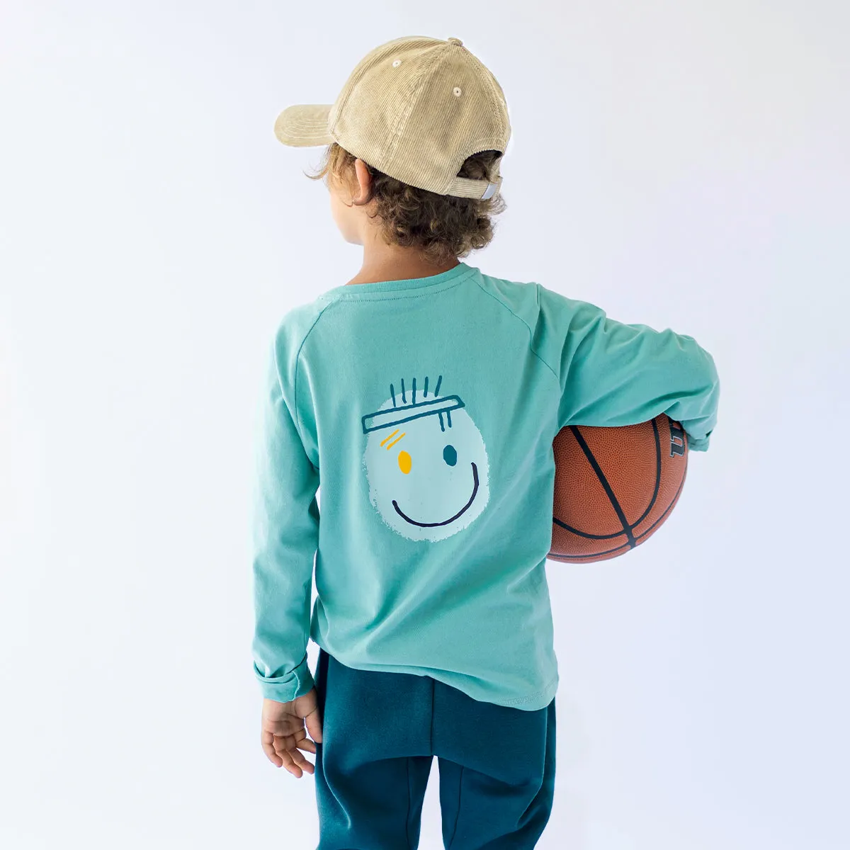 T-shirt turquoise à manches longues de coupe régulière, enfant || Turquoise long-sleeved t-shirt in a relaxed fit, child